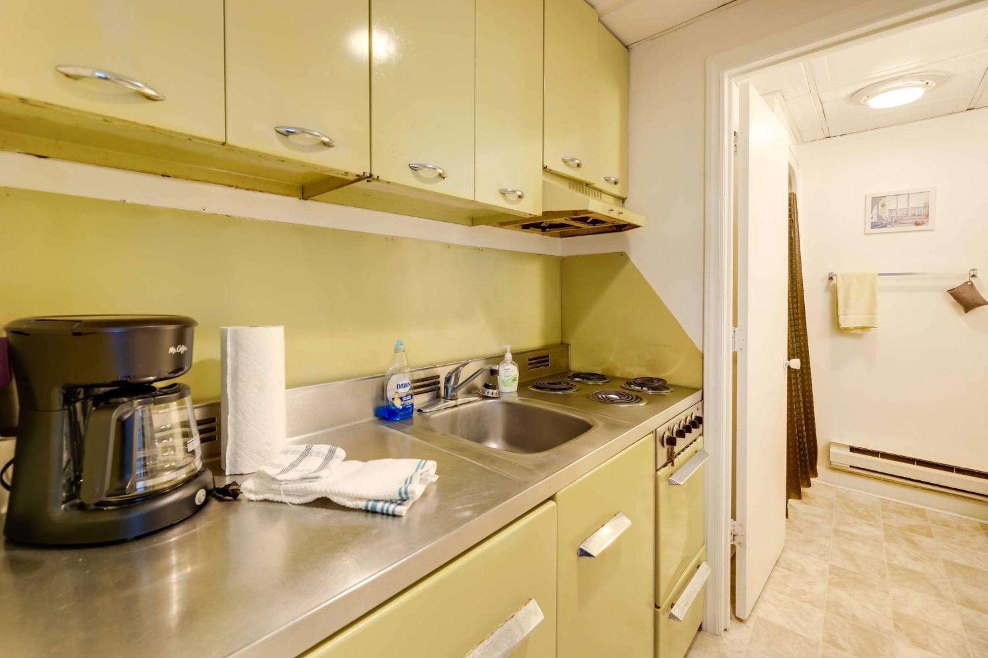 Hannahs Place - Quaint And Cozy Apt By The Beach! 에메랄드 아일 외부 사진